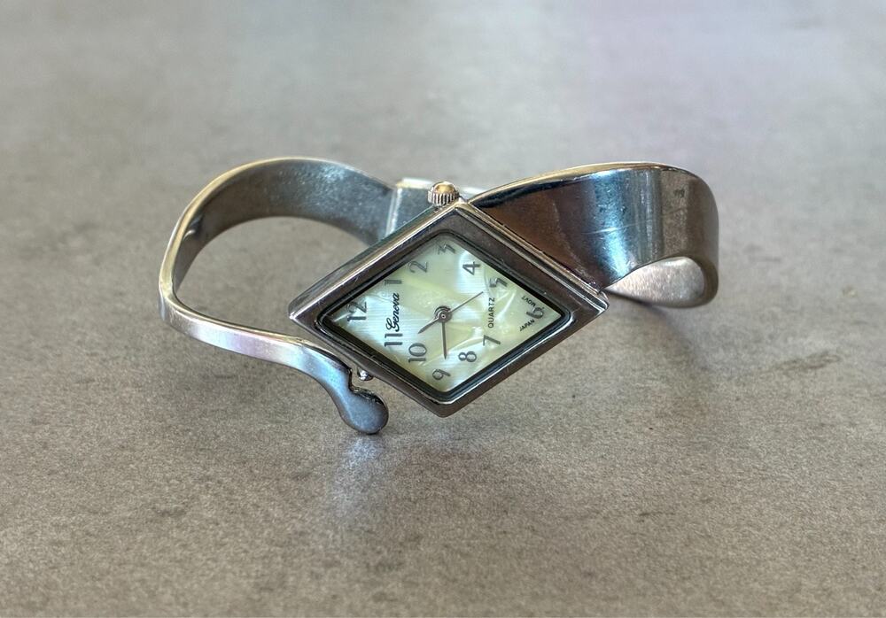 Geneva Women’s Quartz Bangle Watch Diamond Case Mother of Pearl Dial Working